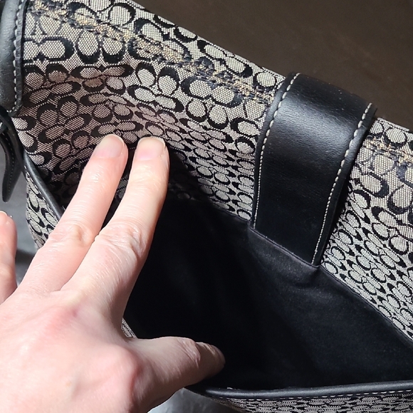 SALE! Coach 6376 Black and Gray signature Patterned Shoulder Messenger Bag - Picture 12 of 15